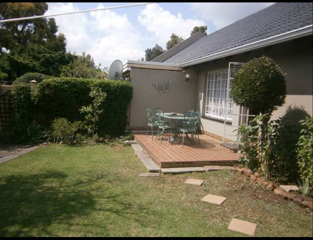 2 BEDROOM TOWNHOUSE FOR SALE IN ALBERTSDAL